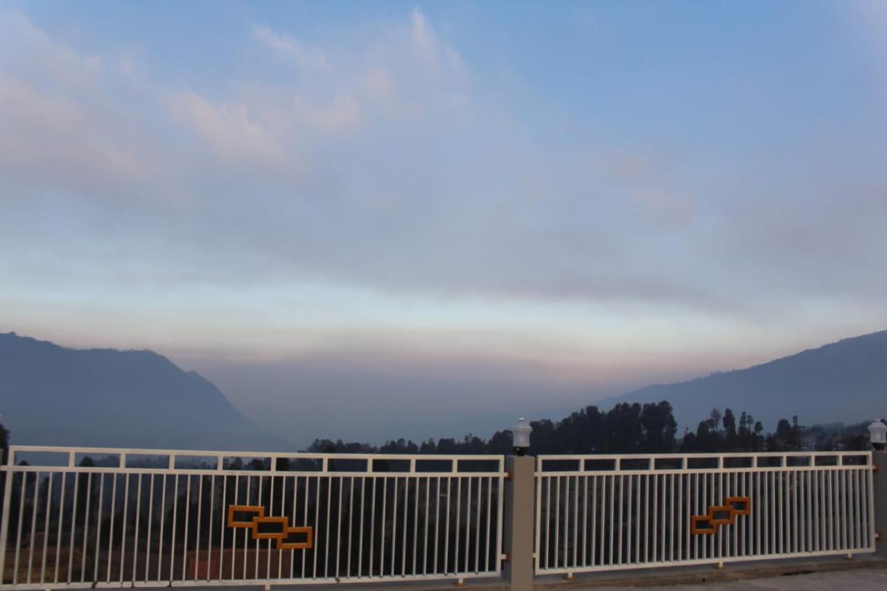 Bromo Otix Guest House Exteriör bild